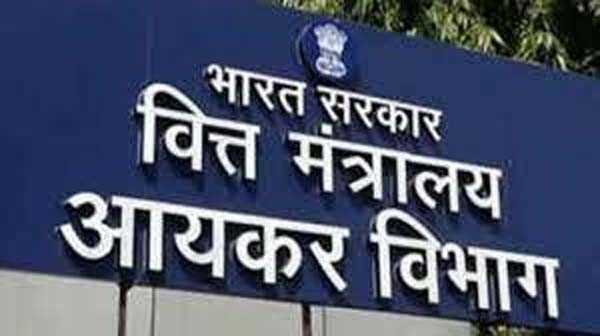 श्रीनगर में कई स्थानों पर एनआईए और आयकर विभाग के छापे